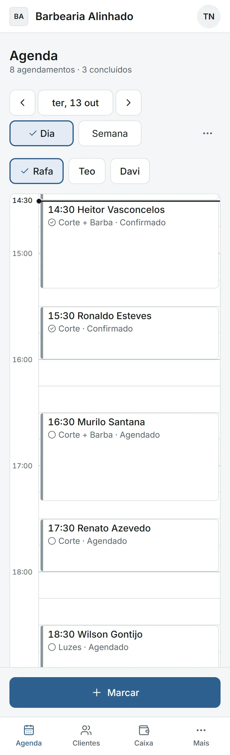 Agenda do dia no celular, com os horários de um barbeiro e o botão Marcar